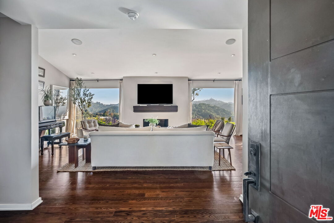 7840 Torreyson Dr