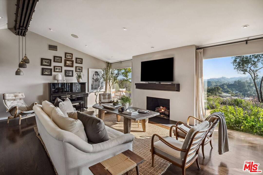 7840 Torreyson Dr