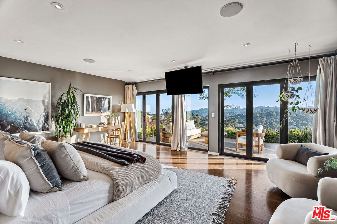 7840 Torreyson Dr