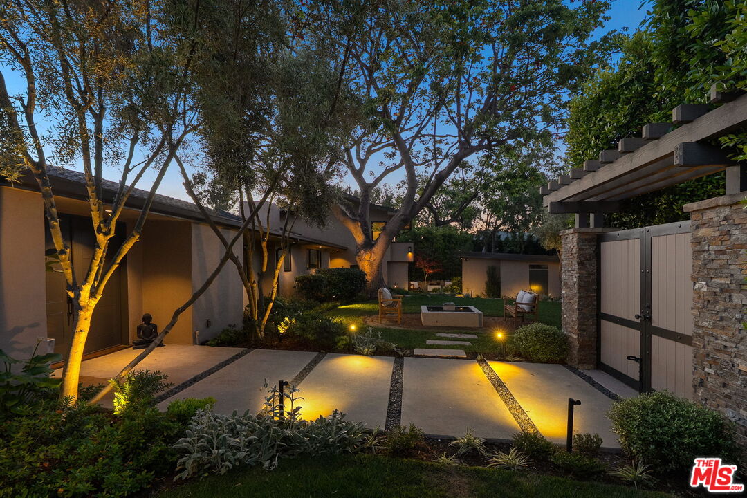 7840 Torreyson Dr