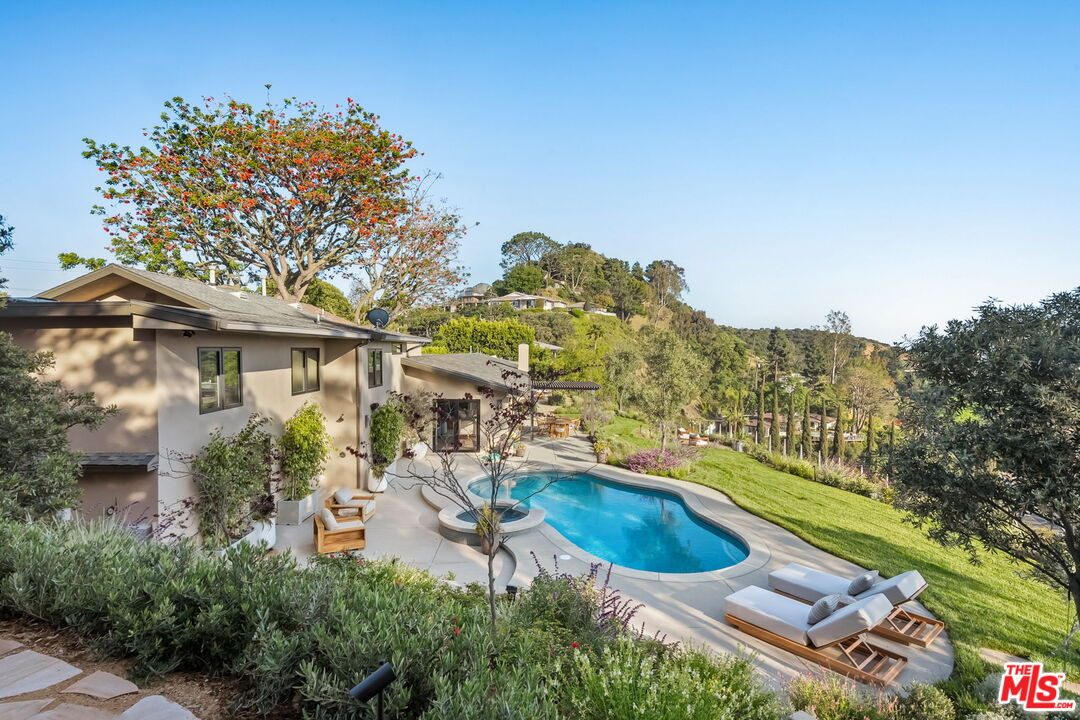 7840 Torreyson Dr