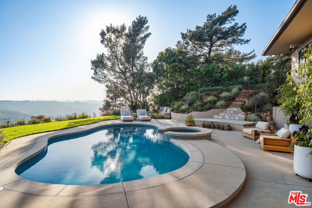 7840 Torreyson Dr