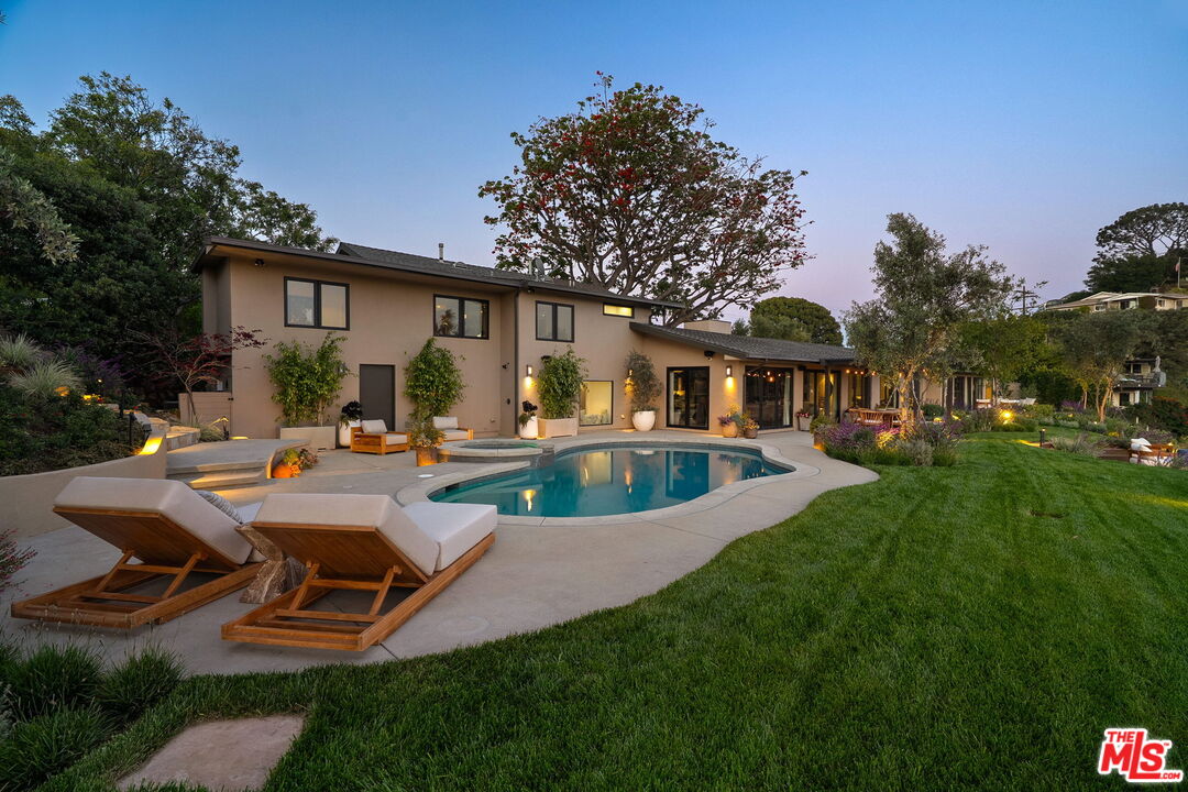 7840 Torreyson Dr