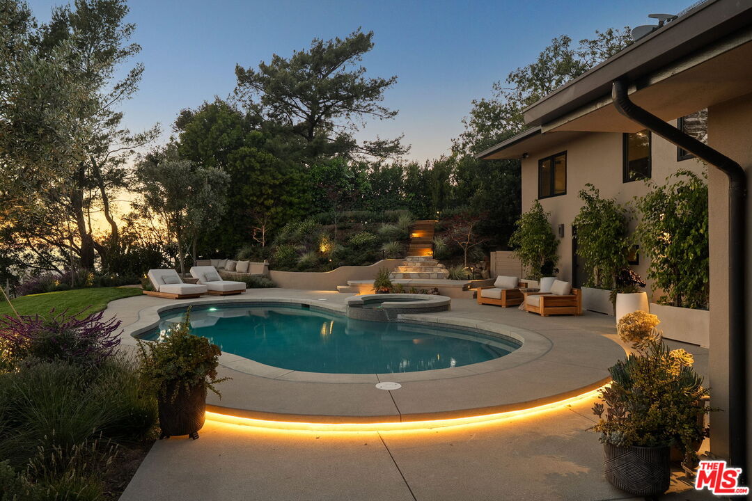 7840 Torreyson Dr