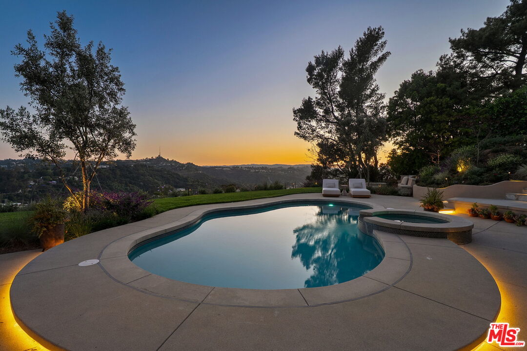 7840 Torreyson Dr