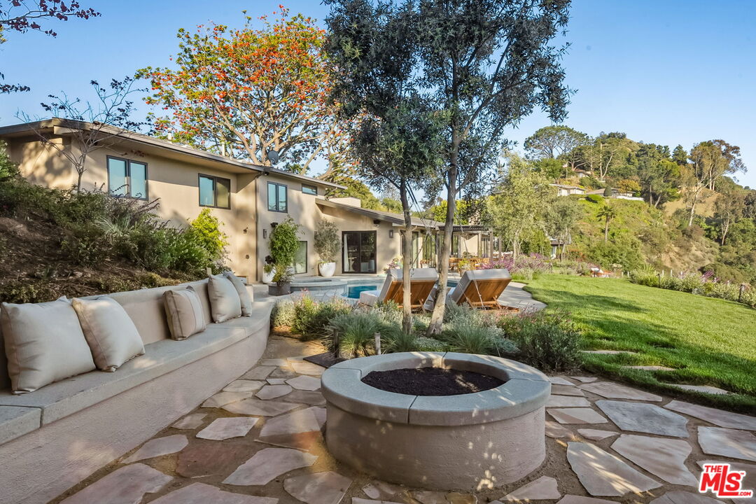 7840 Torreyson Dr