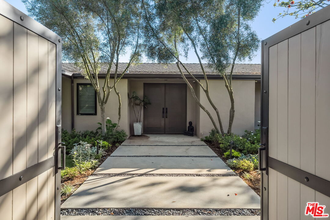 7840 Torreyson Dr
