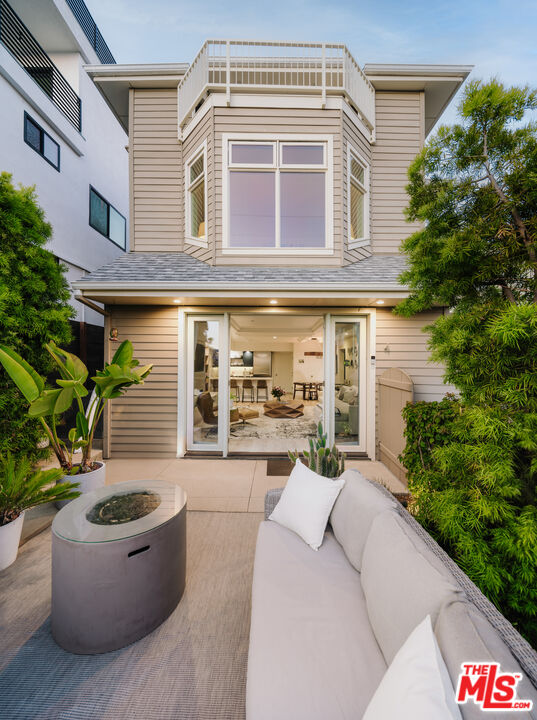 2817 3rd St Unit: 4