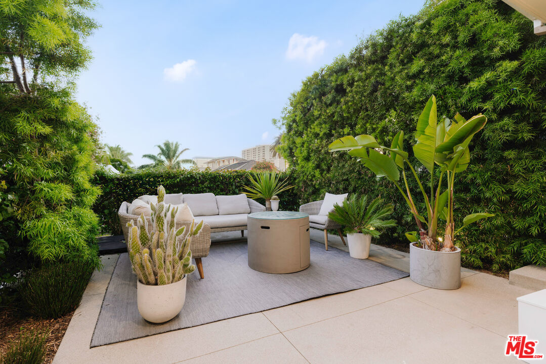 2817 3rd St Unit: 4