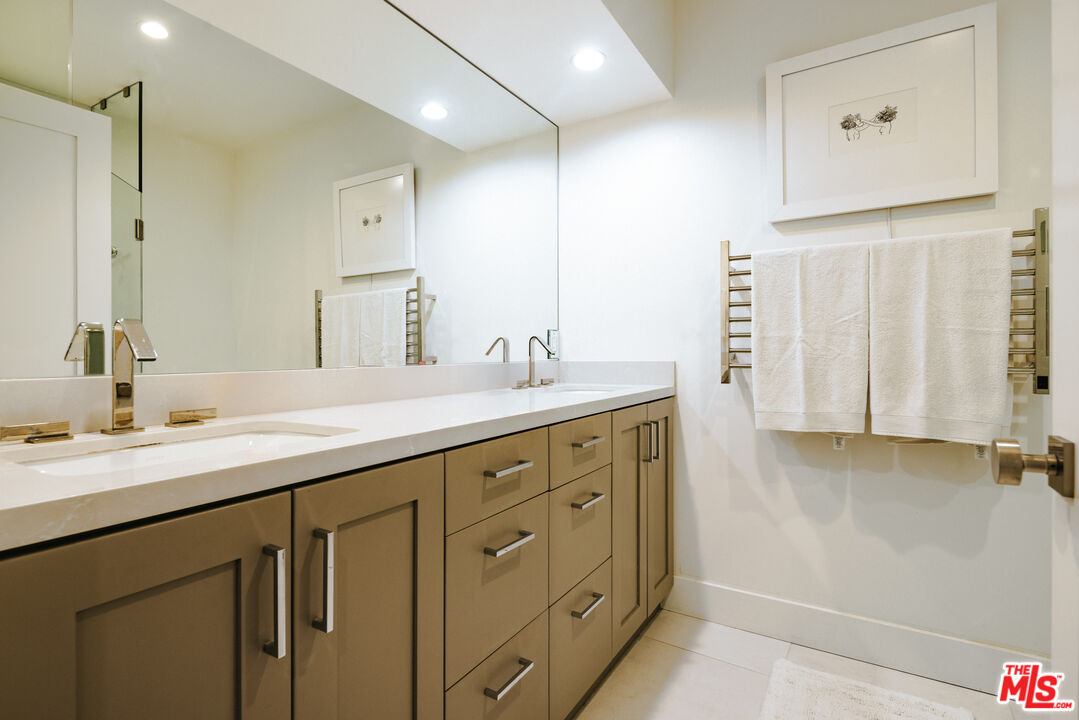 2817 3rd St Unit: 4