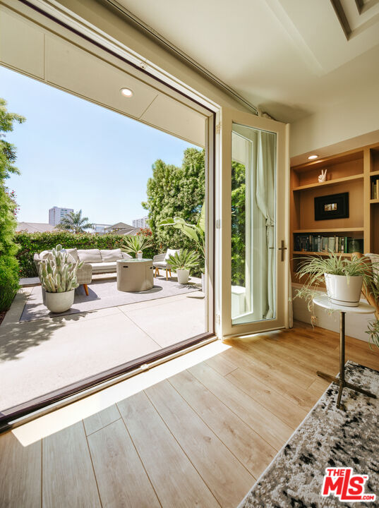2817 3rd St Unit: 4