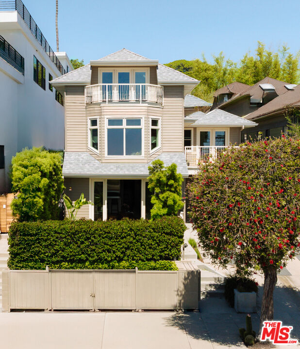 2817 3rd St Unit: 4