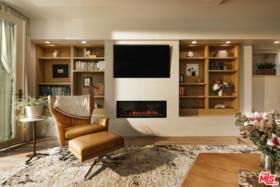 2817 3rd St Unit: 4