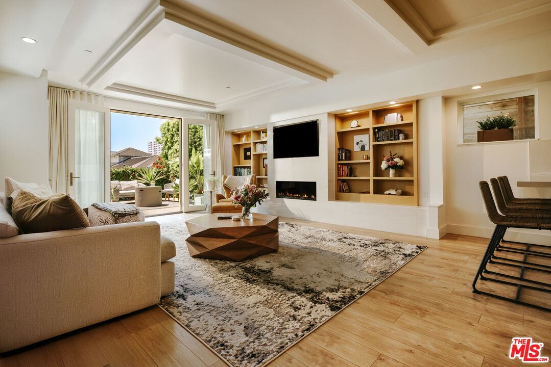 2817 3rd St Unit: 4