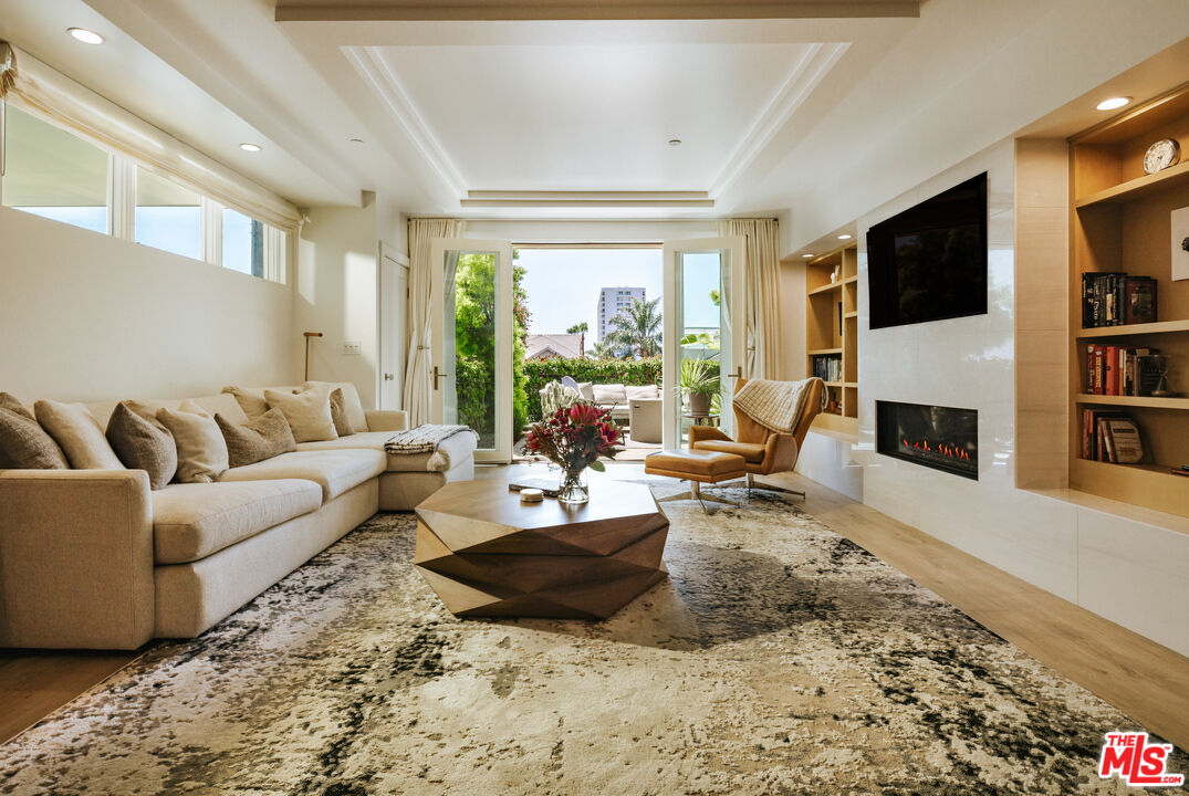 2817 3rd St Unit: 4