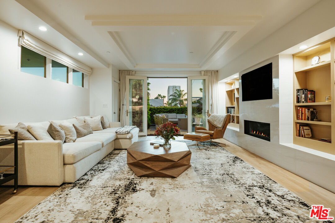 2817 3rd St Unit: 4