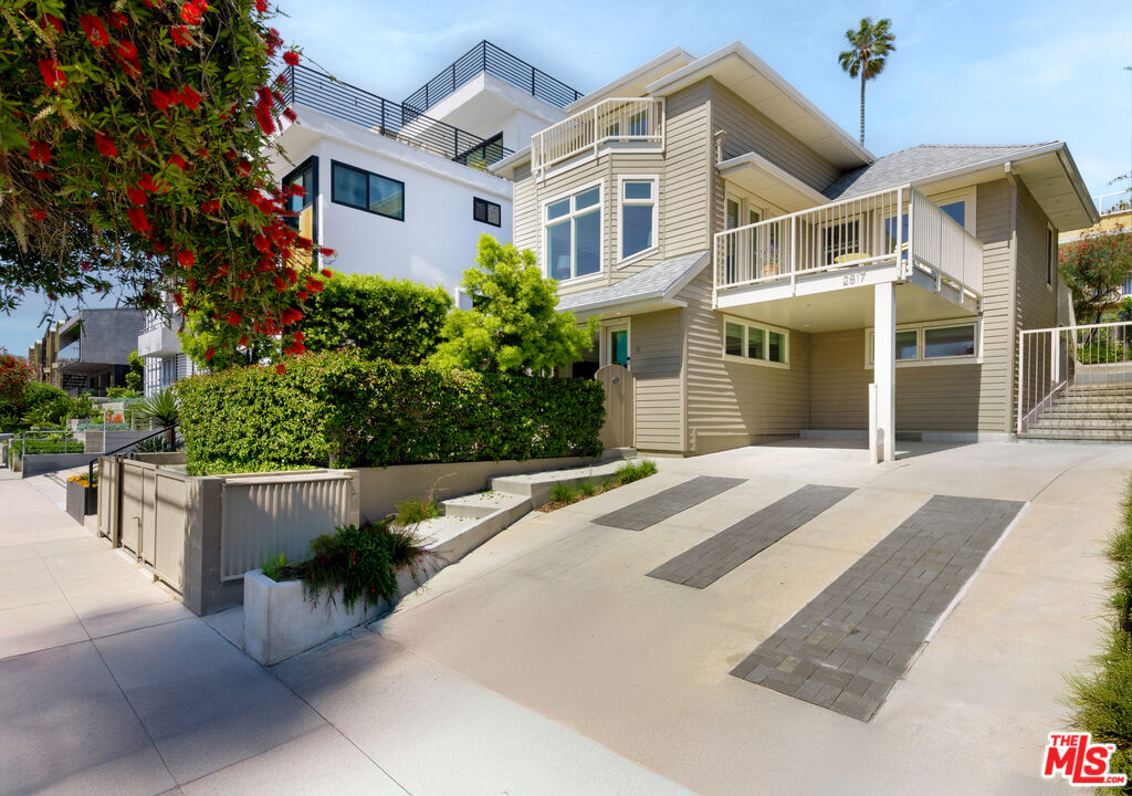 2817 3rd St Unit: 4
