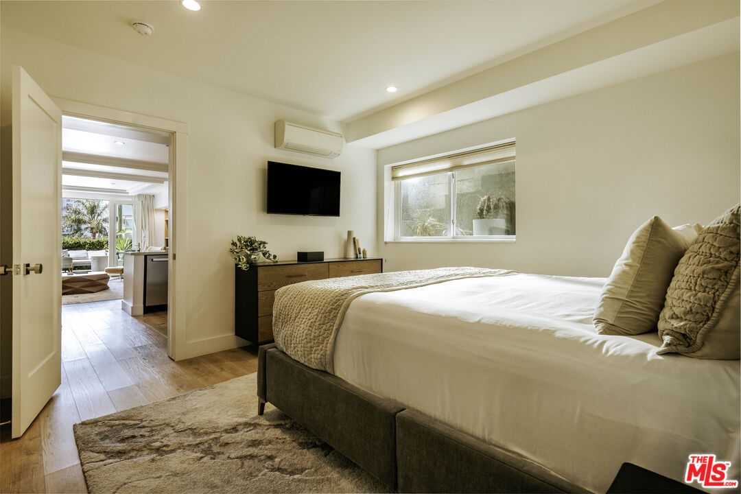 2817 3rd St Unit: 4