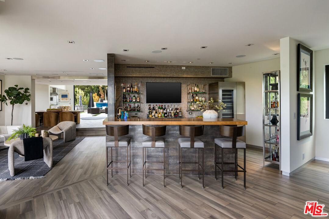5751 Valley Oak Dr