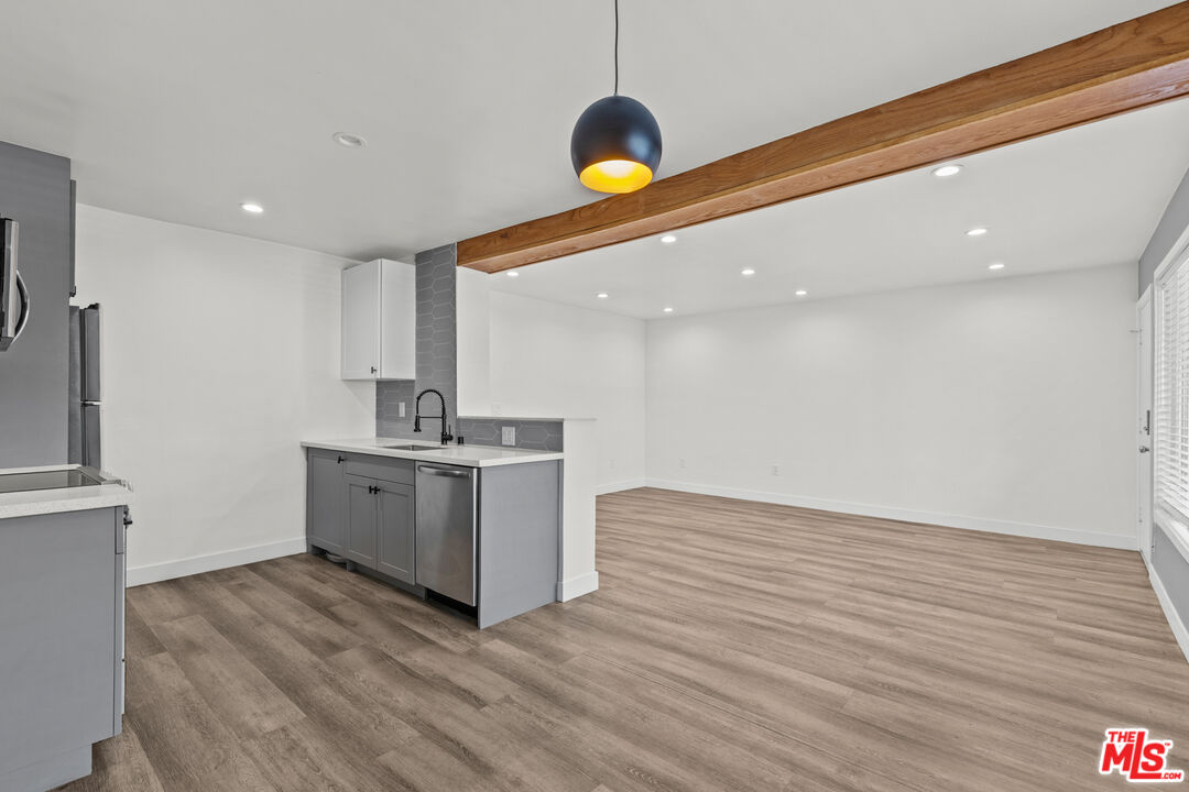 6350 Willoughby Ave Unit: #5