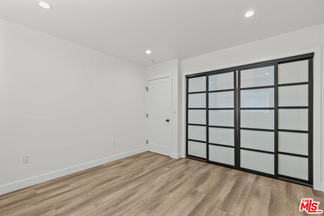 6350 Willoughby Ave Unit: #5