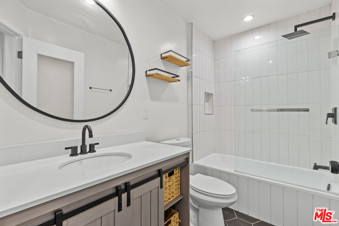 6350 Willoughby Ave Unit: #5