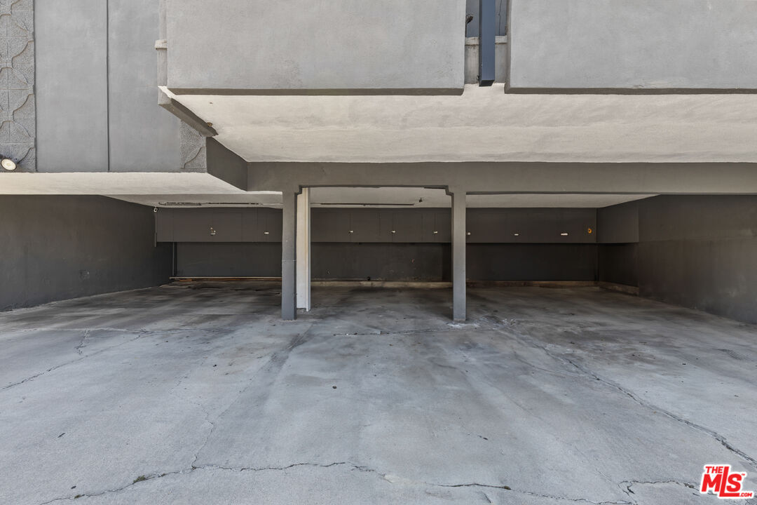 6350 Willoughby Ave Unit: #5