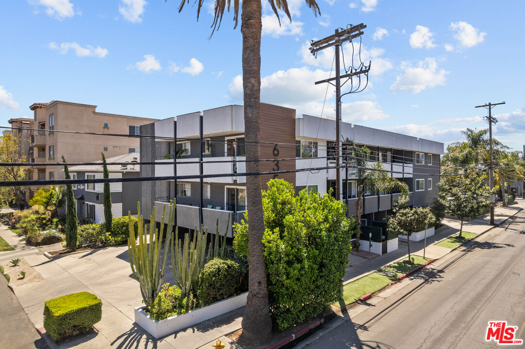 6350 Willoughby Ave Unit: #5