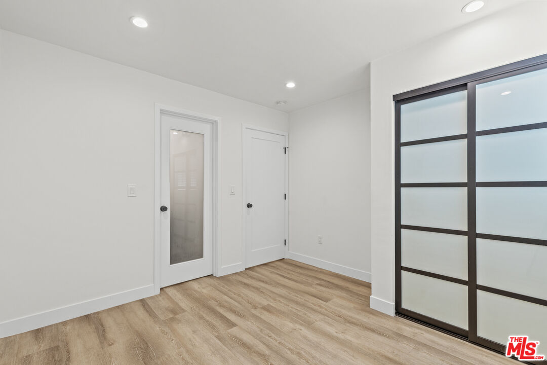 6350 Willoughby Ave Unit: #5