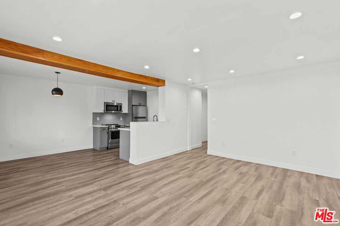 6350 Willoughby Ave Unit: #5