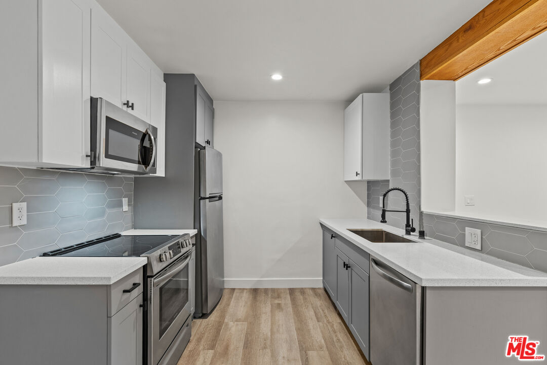 6350 Willoughby Ave Unit: #5