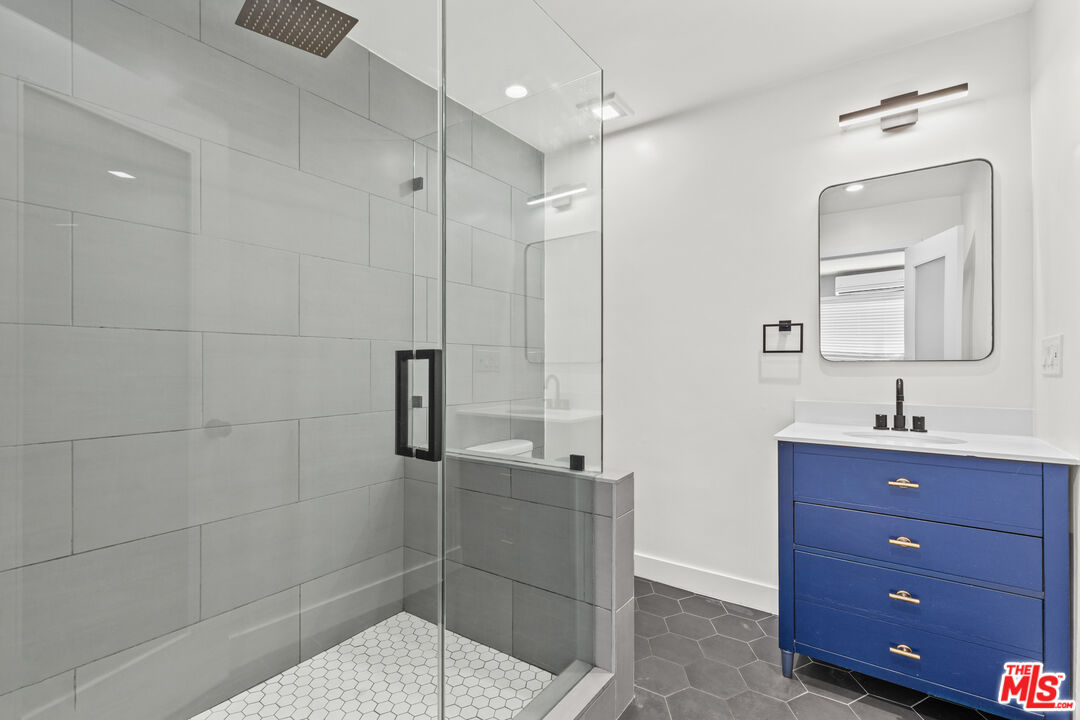 6350 Willoughby Ave Unit: #5