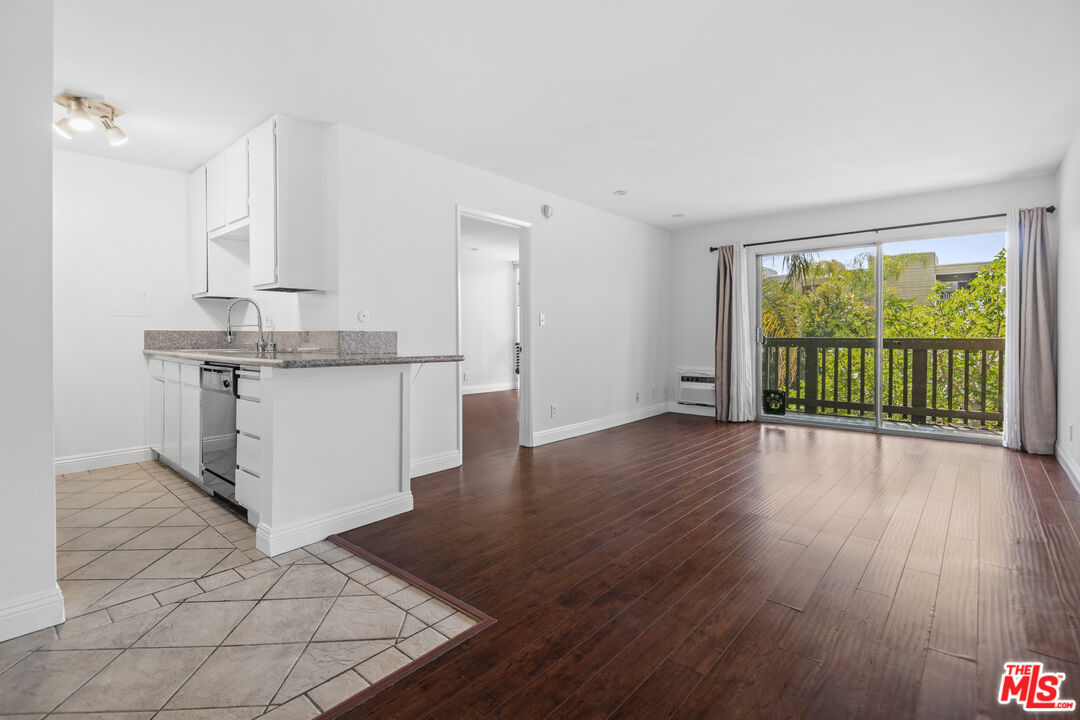 320 S Ardmore Ave Unit: 205