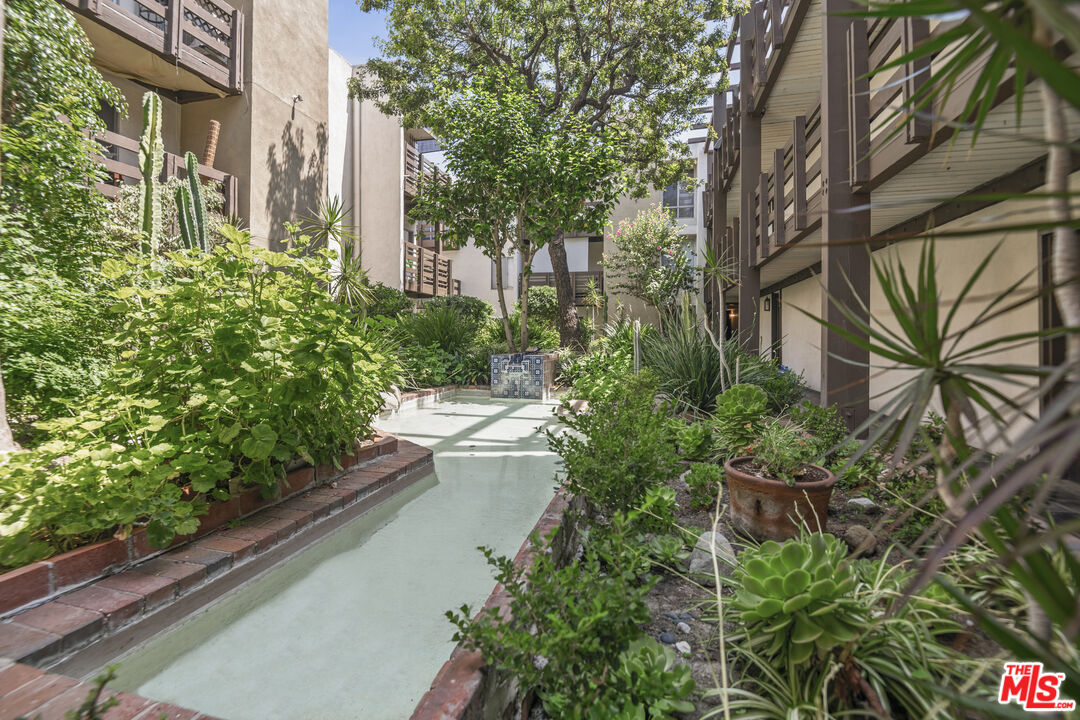 320 S Ardmore Ave Unit: 205