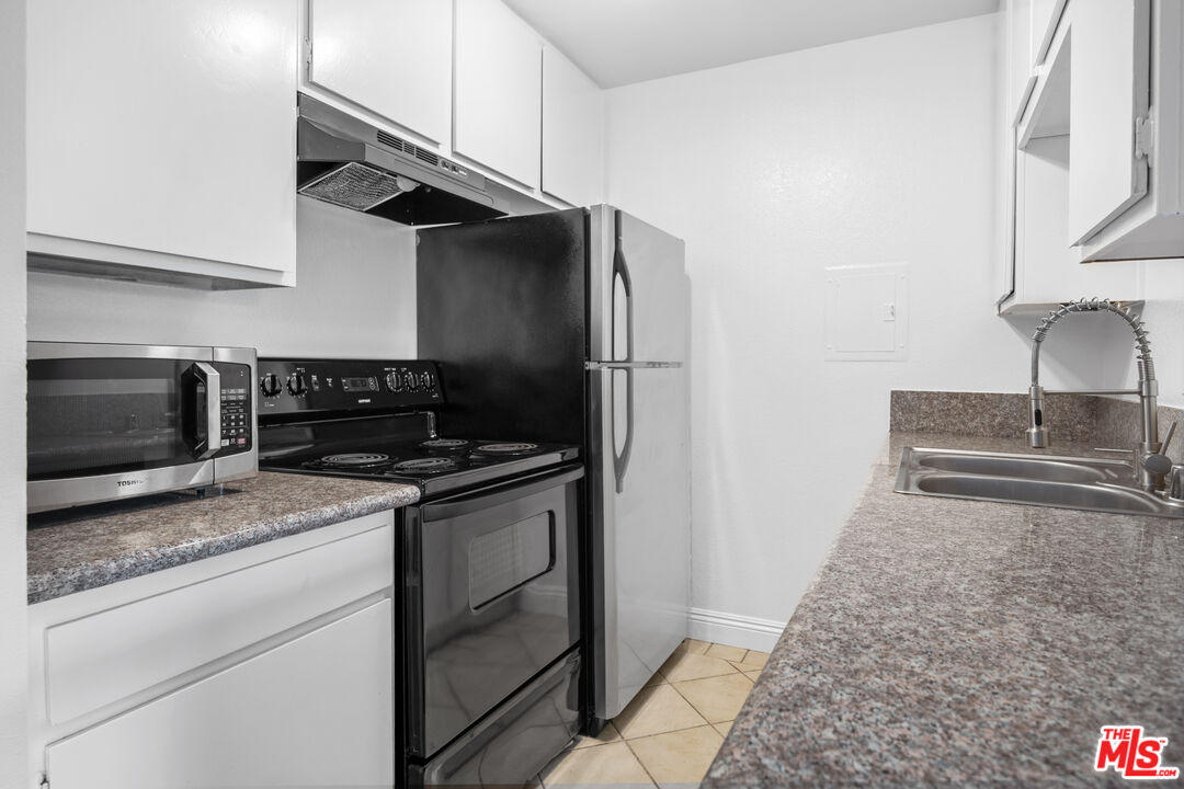 320 S Ardmore Ave Unit: 205