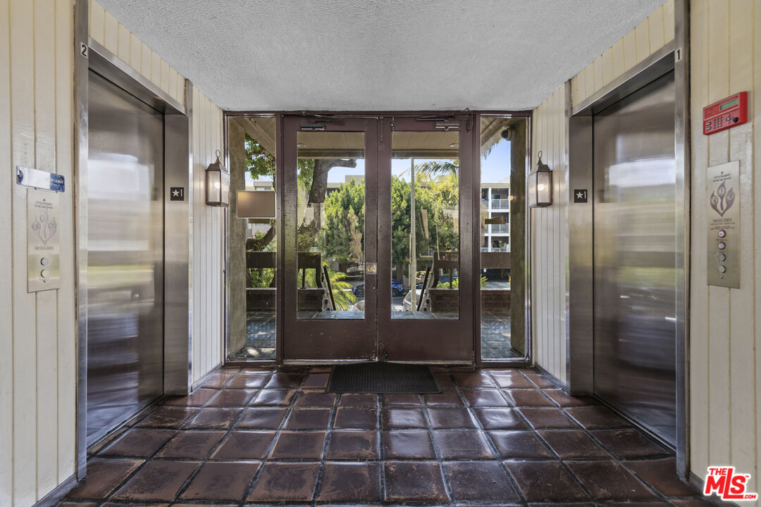 320 S Ardmore Ave Unit: 205