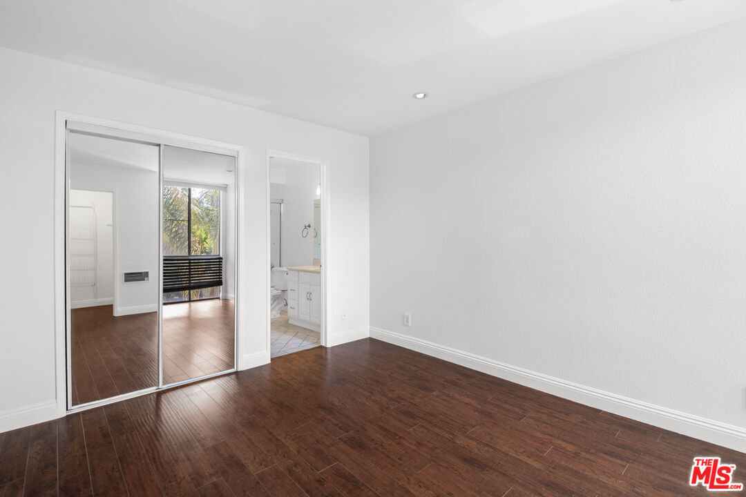 320 S Ardmore Ave Unit: 205