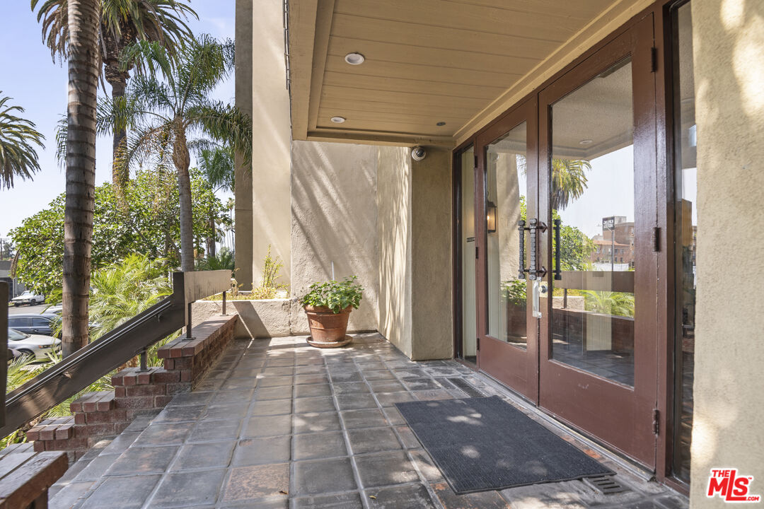 320 S Ardmore Ave Unit: 205