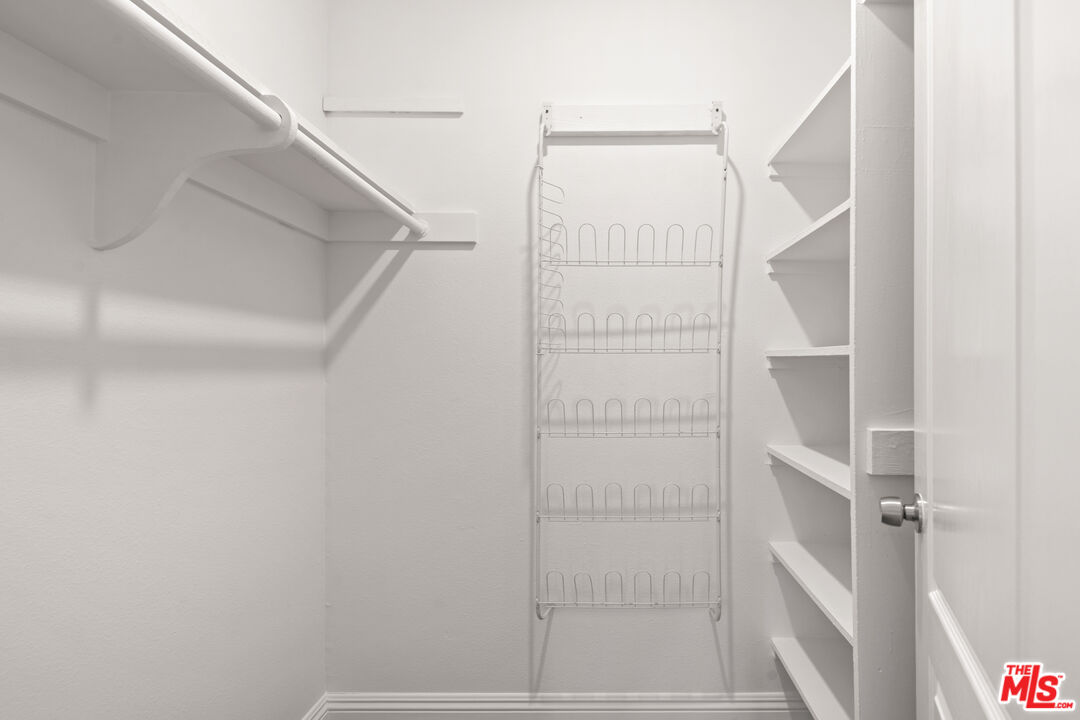 320 S Ardmore Ave Unit: 205