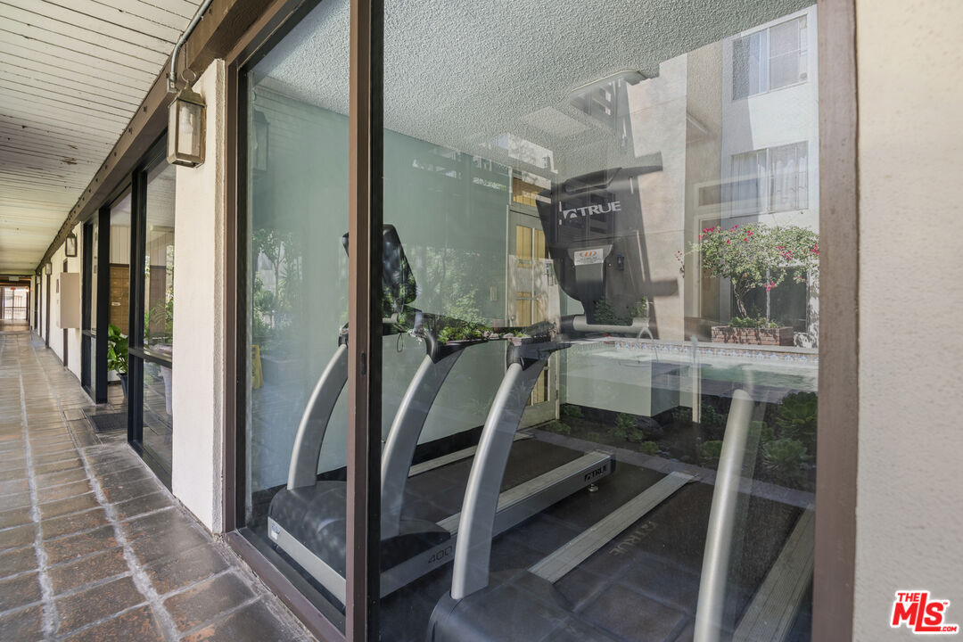 320 S Ardmore Ave Unit: 205