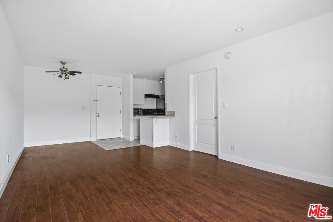 320 S Ardmore Ave Unit: 205