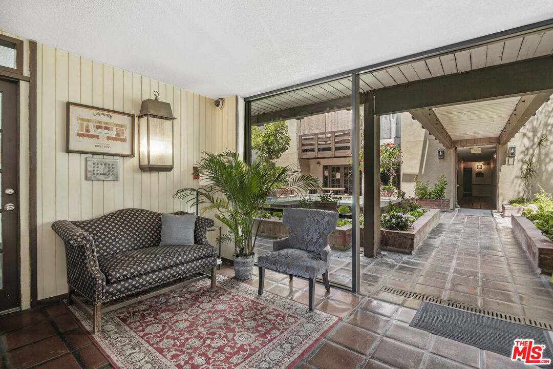 320 S Ardmore Ave Unit: 205