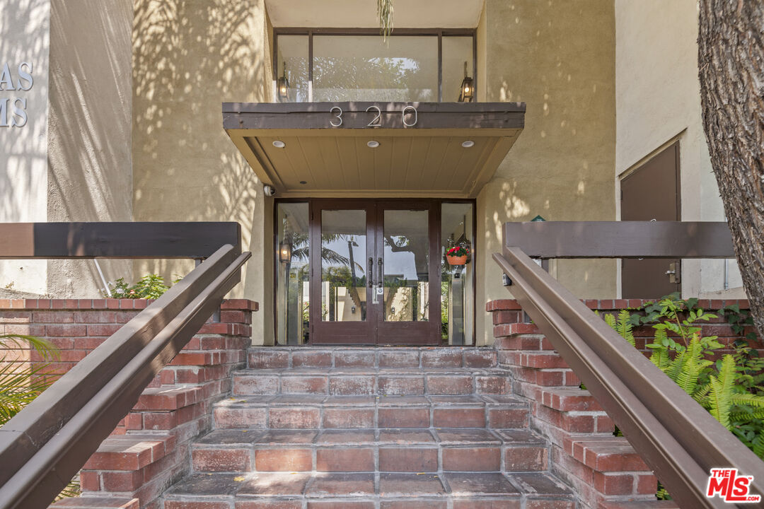 320 S Ardmore Ave Unit: 205