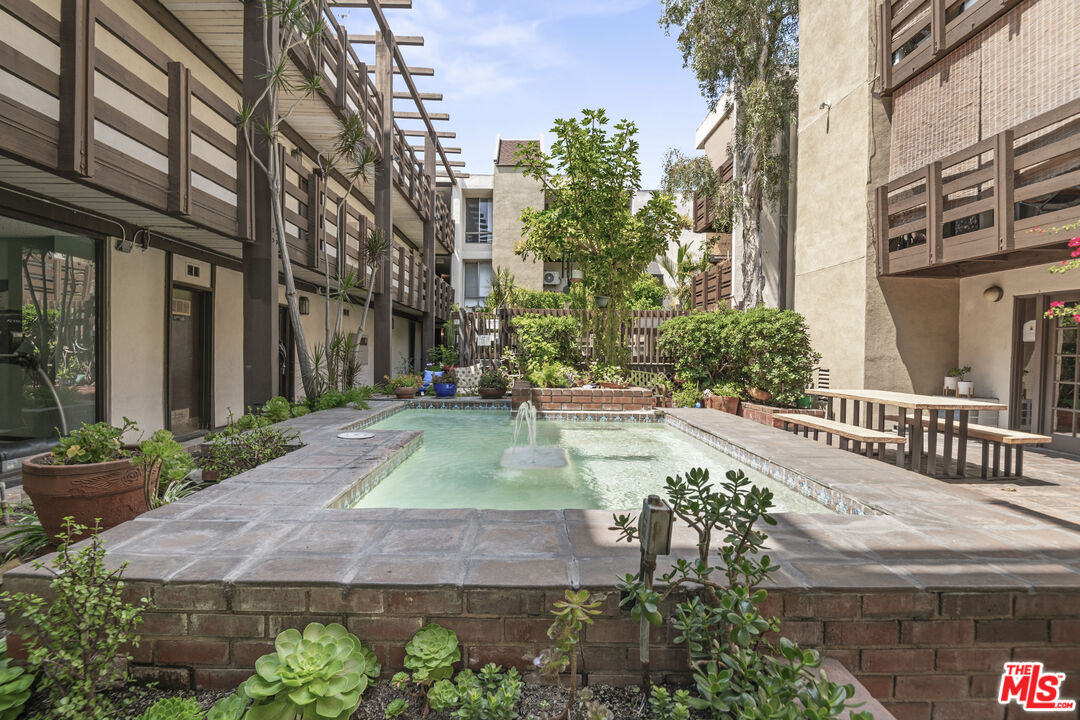 320 S Ardmore Ave Unit: 205