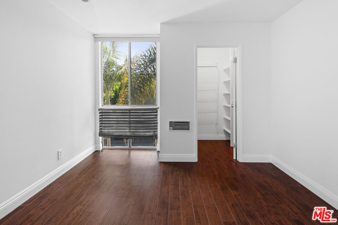 320 S Ardmore Ave Unit: 205