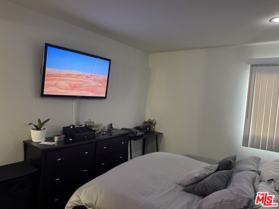 435 S Virgil Ave Unit: 304