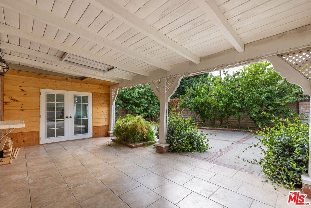 7701 Comanche Avenue