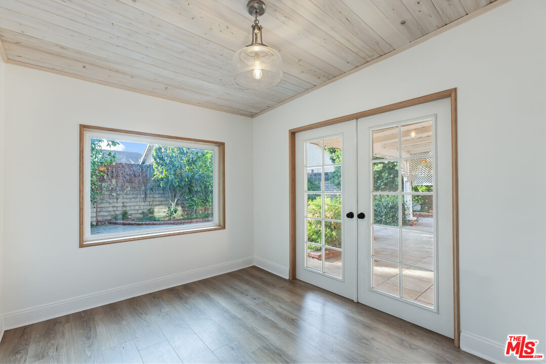 7701 Comanche Avenue