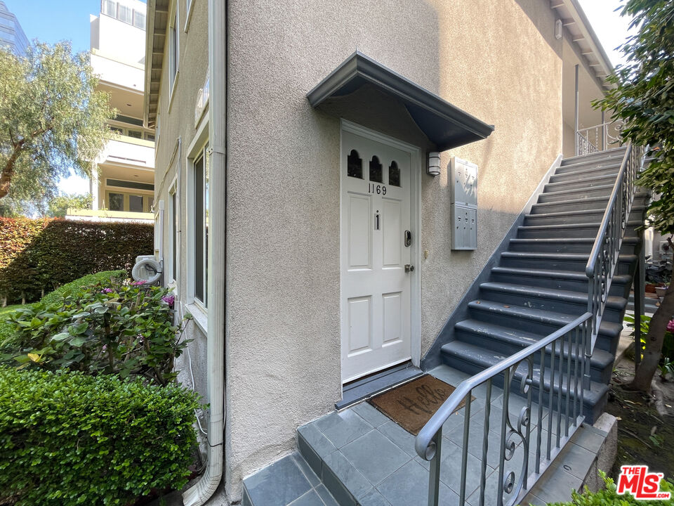 1169 Amherst Ave