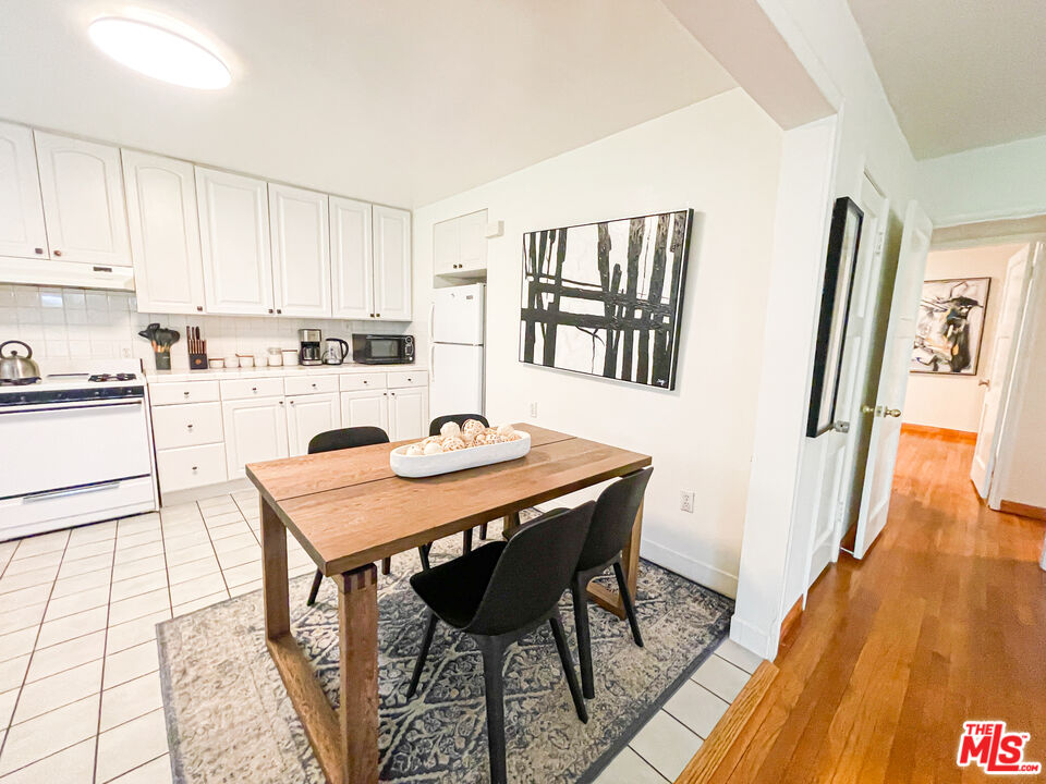 1169 Amherst Ave